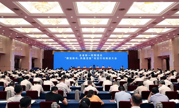 托普云農(nóng)作為企業(yè)代表參加省制造業(yè)“騰籠換鳥、鳳凰涅槃”攻堅(jiān)行動推進(jìn)大會