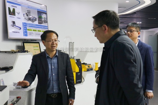 杭州市科技局黨組成員、副局長樓立群一行蒞臨托普云農(nóng)考察調(diào)研