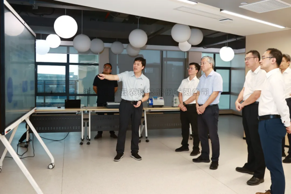 海南省委常委、三亞市委書(shū)記周紅波等領(lǐng)導(dǎo)一行蒞臨托普云農(nóng)海南子公司考察調(diào)研