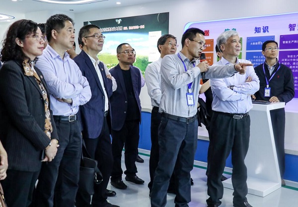 全國(guó)人大常委會(huì)副委員長(zhǎng)丁仲禮蒞臨托普云農(nóng)考察調(diào)研 全國(guó)人大常委會(huì)副委員長(zhǎng)丁仲禮蒞臨托普云農(nóng)考察調(diào)研