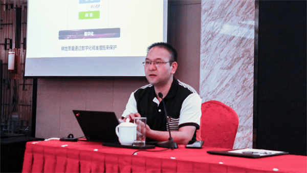 托普云農(nóng)副總經(jīng)理錢鵬作專題匯報(bào)