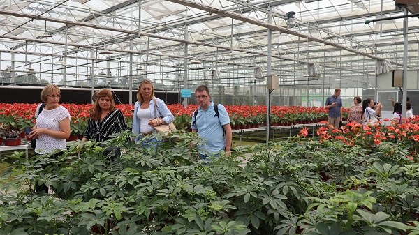 研修班一行來到由托普云農(nóng)與蕭山農(nóng)科所聯(lián)合搭建的現(xiàn)代農(nóng)業(yè)產(chǎn)業(yè)園進(jìn)行考察 研修班一行來到由托普云農(nóng)與蕭山農(nóng)科所聯(lián)合搭建的現(xiàn)代農(nóng)業(yè)產(chǎn)業(yè)園進(jìn)行考察