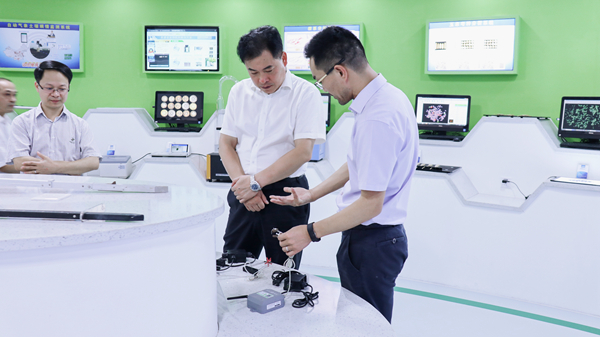 浙江省農(nóng)業(yè)農(nóng)村廳副廳長唐冬壽一行蒞臨托普云農(nóng)調(diào)研2 浙江省農(nóng)業(yè)農(nóng)村廳副廳長唐冬壽一行蒞臨托普云農(nóng)調(diào)研2