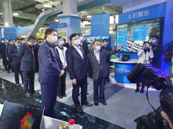 浙江省常務(wù)副省長馮飛、農(nóng)業(yè)農(nóng)村廳副廳長唐冬壽一行巡館參觀