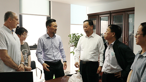 中國農(nóng)業(yè)技術(shù)推廣協(xié)會會長陳生斗、秘書長張互助蒞臨托普云農(nóng)考察參觀