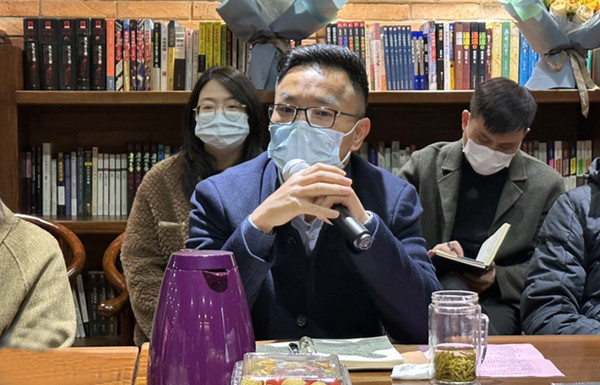 1671670606249877.jpg 陳渝陽(yáng)董事長(zhǎng)與優(yōu)秀員工面對(duì)面交流.jpg